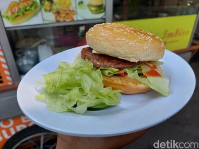 Gurih Enak! 20 Burger Kaki Lima Rp 10.000-an Ada di Sini
