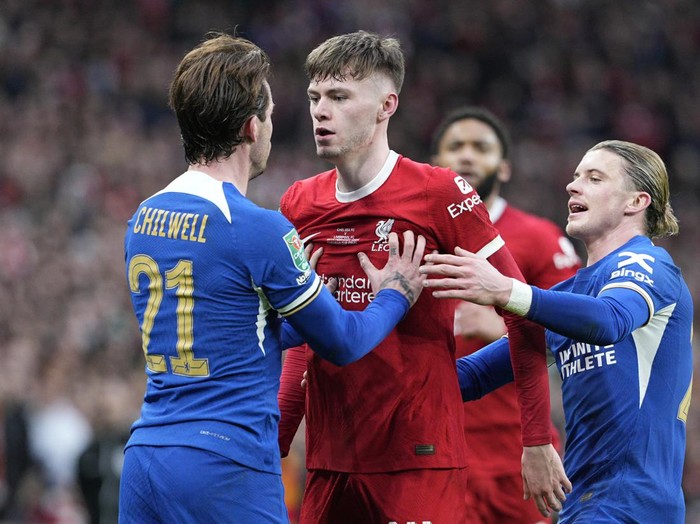 Chelsea's Ben Chilwell, left, clashes with Liverpool's Conor Bradley during the English League Cup final soccer match between Chelsea and Liverpool at Wembley Stadium in London, Sunday, Feb. 25, 2024. (AP Photo/Dave Shopland)