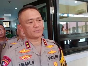 Pesan Kapolda Jatim ke KPU Usai Jenguk Petugas KPPS Sakit di RS Haji Pesan Kapolda Jatim ke KPU Usai Jenguk Petugas KPPS Sakit di RS Haji