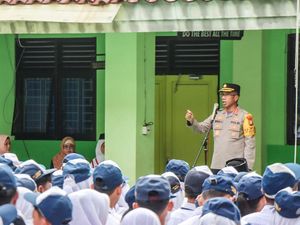 Sambangi SMP di Jaktim, Kapolres Kombes Nicolas Imbau Pelajar Tak Tawuran