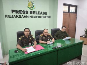 Usai Tahan Eks Kadiskoperindag Gresik, Kejari Tetapkan 2 Tersangka Baru Usai Tahan Eks Kadiskoperindag Gresik, Kejari Tetapkan 2 Tersangka Baru