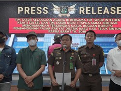 Kejati Sulsel Tangkap Buronan Korupsi Rp 3 M Pasar Rakyat Babo di Makassar