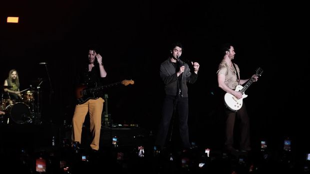 Konser Jonas Brothers Konser Jonas Brothers 'The Tour' 2024 Celebrating Five Albums Indonesia pada Sabtu, 24 Februari 2024 di ICE, BSD City.