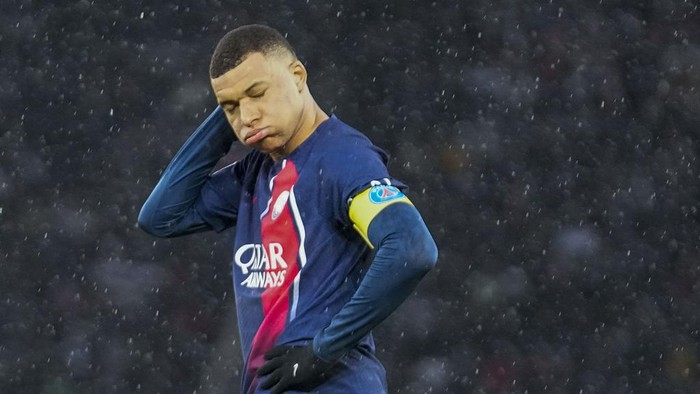PSGs Kylian Mbappe reacts during the French League One soccer match between Paris Saint-Germain and Rennes, at the Parc des Princes stadium in Paris, France, Sunday, Feb. 25, 2024. (AP Photo/Michel Euler)