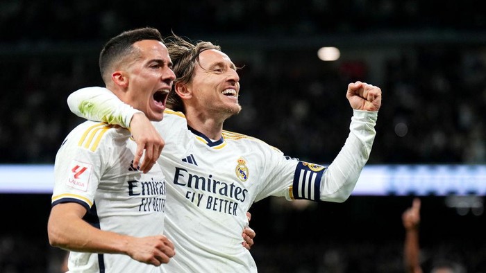 Lucas Vazquez, Luka Modric MADRID, SPAIN - FEBRUARY 25: Luka Modric of Real Madrid celebrates scoring his teams first goal with Lucas Vazquez during the LaLiga EA Sports match between Real Madrid CF and Sevilla FC at Estadio Santiago Bernabeu on February 25, 2024 in Madrid, Spain. (Photo by Angel Martinez/Getty Images)