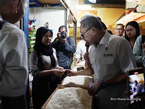 Masyarakat Diimbau Beli Beras SPHP, Zulhas: Stok Banyak, Harga Tak Naik Masyarakat Diimbau Beli Beras SPHP, Zulhas: Stok Banyak, Harga Tak Naik