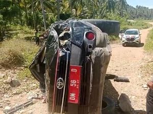 Penampakan Mobil Camat Marisa Terguling Gegara Hilang Kendali Penampakan Mobil Camat Marisa Terguling Gegara Hilang Kendali