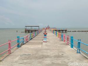 Rekomendasi 6 Pantai Hits di Indramayu Buat Ngabuburit, Tiket Murah!