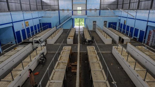 Pasar Cipanas Lebak Terbengkalai