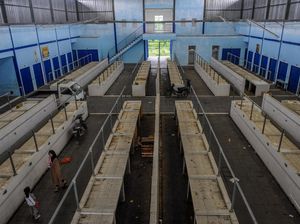 Pasar Cipanas Lebak Terbengkalai