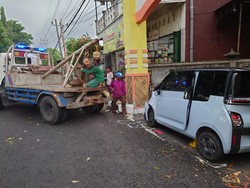 Petugas DLHK Kota Mojokerto Tewas Ditabrak Mobil Listrik Disopiri Dokter