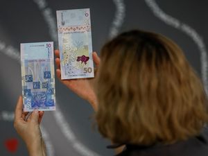 Penampakan Uang Baru Ukraina untuk Peringati 2 Tahun Invasi Rusia Penampakan Uang Baru Ukraina untuk Peringati 2 Tahun Invasi Rusia