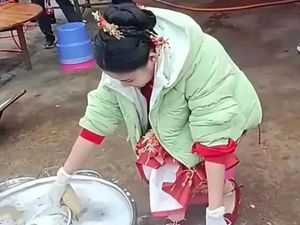 Viral Pengantin Cuci Tumpukan Piring Sendiri, Tanggapan Mertuanya Bikin Kesal