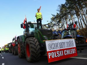 Petani Polandia Blokir Jalan Menuju Jerman dalam Aksi Protes Uni Eropa Petani Polandia Blokir Jalan Menuju Jerman dalam Aksi Protes Uni Eropa