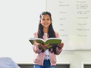 17 Pidato Perpisahan Kelas 6 SD Pendek tapi Menyentuh Hati, Mudah Dihafal 17 Pidato Perpisahan Kelas 6 SD Pendek tapi Menyentuh Hati, Mudah Dihafal