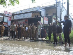 Pj Wakot Tinjau 3 Jalan Rusak di Pekanbaru, Janji Perbaikan Dimulai Maret