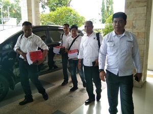 14 Warga Jadi Tersangka Perusakan TPS di Bima, 4 Ditahan-10 Buron 14 Warga Jadi Tersangka Perusakan TPS di Bima, 4 Ditahan-10 Buron