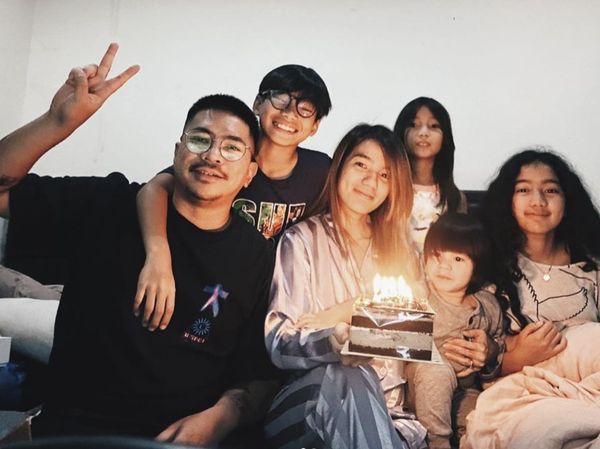 Potret Sheila Marcia Rayakan Ultah dan Hari Pernikahan dengan Kulineran