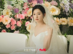 Potret Bahagia Kim Ji Won dan Kim Soo Hyun di Hari Pernikahan