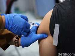 COVID-19 di RI Naik Lagi, Masih Bisa Vaksin Gratis Nggak Sih?