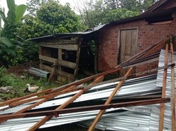 Atap Rumah Miskidi Berjatuhan Diterjang Puting Beliung di Musi Rawas