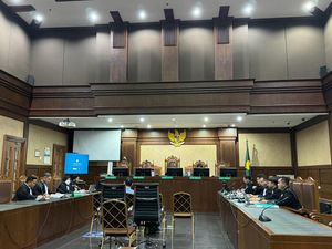 Andhi Pramono Dicecar soal Transaksi Miliaran Pakai Rekening Orang Lain Andhi Pramono Dicecar soal Transaksi Miliaran Pakai Rekening Orang Lain
