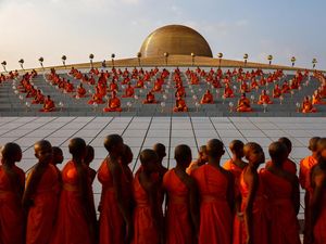 Potret Umat Buddha di Thailand Rayakan Hari Makha Bucha Potret Umat Buddha di Thailand Rayakan Hari Makha Bucha