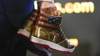 Wujud Sneakers Donald Trump yang Harganya Fantastis