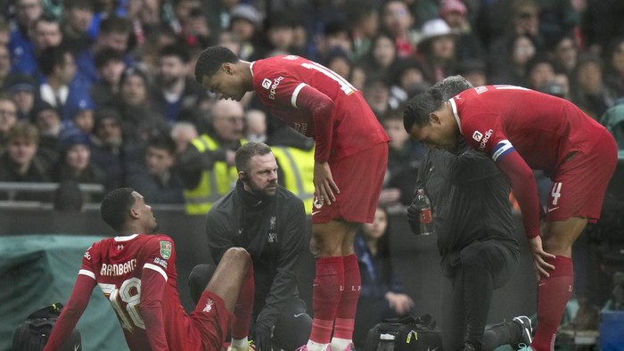 Liverpools Ryan Gravenberch sits on the pitch after an injury during the English League Cup final soccer match between Chelsea and Liverpool at Wembley Stadium in London, Sunday, Feb. 25, 2024. (AP Photo/Alastair Grant)