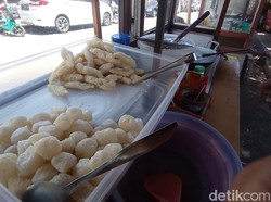 Menyusuri Perjalanan Bahan Baku Jajanan Aci di Tasikmalaya