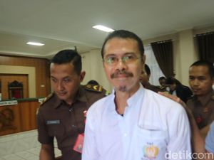 Hakim Tolak Eksepsi Daniel Aktivis Lingkungan Karimunjawa di Kasus UU ITE Hakim Tolak Eksepsi Daniel Aktivis Lingkungan Karimunjawa di Kasus UU ITE