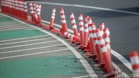 Duh! Stick Cone di Flyover Kuningan Rusak