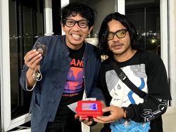 Eks Tukang Servis Hp Banting Setir Jual Headset buat Artis, Cuannya Lumayan!