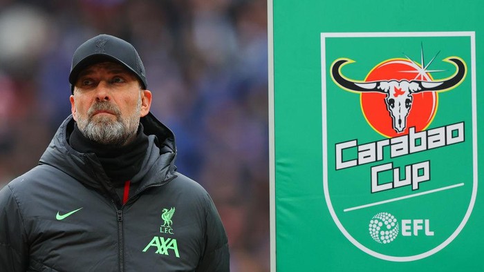 LONDON, ENGLAND - FEBRUARY 25: Jurgen Klopp, manager of Liverpool, with Carabao Cup branding during the Carabao Cup Final match between Chelsea and Liverpool at Wembley Stadium on February 25, 2024 in London, England. (Photo by James Gill - Danehouse/Getty Images)
