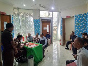 Wakil Ketua DPRD Manggarai Timur Jadi Tersangka Kampanye Pakai Mobil Dinas Wakil Ketua DPRD Manggarai Timur Jadi Tersangka Kampanye Pakai Mobil Dinas