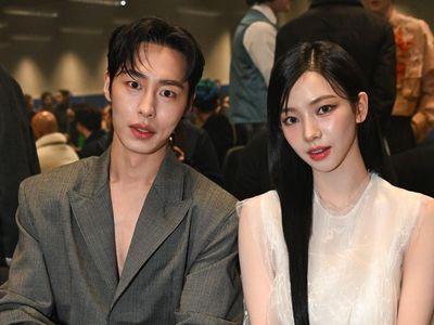 8 Potret Kebersamaan Lee Jae Wook dan Karina aespa, Jatuh Cinta di Milan