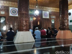 Bacaan Bilal Sholat Tarawih 23 Rakaat Lengkap Arab, Latin dan Artinya