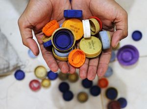 Keren! Instalasi Plastik Raksasa, Sadarkan Warga soal Dampak Sampah