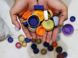 Keren! Instalasi Plastik Raksasa, Sadarkan Warga soal Dampak Sampah