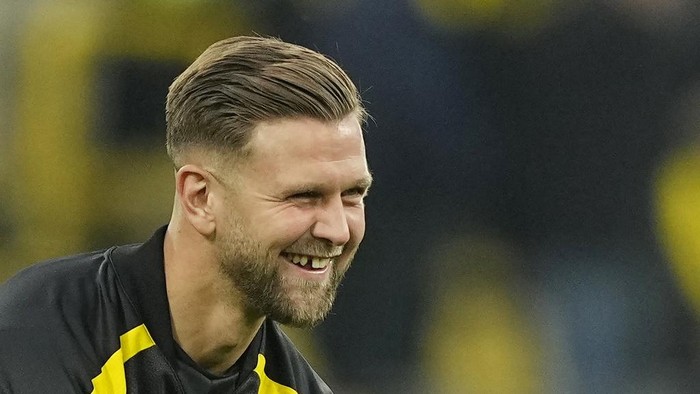 Niclas Fullkrug CORRECTS SPELLING OF NAME - Dortmund's Niclas Fuellkrug smiles before the German Bundesliga soccer match between Borussia Dortmund and FC Heidenheim in Dortmund, Germany, Friday, Sept. 1, 2023. (AP Photo/Martin Meissner)