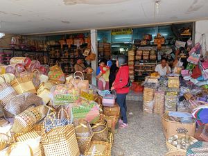 Pedagang Alat Upacara di Bali Panen Cuan Menjelang Hari Raya Galungan