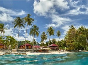 Pulau Asu, Si Cantik untuk Pecinta Surfing Pulau Asu, Si Cantik untuk Pecinta Surfing