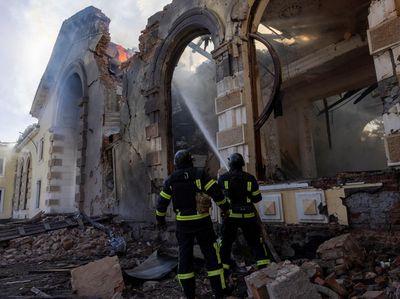 Penampakan Stasiun Kereta Api Ukraina Hancur Dihantam Rudal Rusia