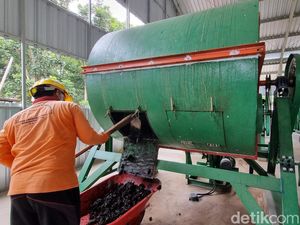 Viral Lapangan Cepit Penuh Sampah, DLH Bantul Turun Tangan Viral Lapangan Cepit Penuh Sampah, DLH Bantul Turun Tangan