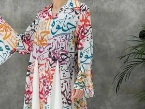 Pakai Gaun Kaligrafi Arab, Perempuan Pakistan Nyaris Dihakimi Massa