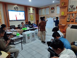 Surat Suara di 7 TPS Kota Serang Dihitung Ulang