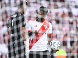 Superclasico Argentina: Dulu Bola Tolak Masuk, Kini Penampakan Putih