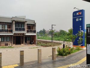 Potret Rumah Viral Ogah Digusur Dekat Stasiun LRT Cikunir, Ternyata Mau Jadi Kafe Potret Rumah Viral Ogah Digusur Dekat Stasiun LRT Cikunir, Ternyata Mau Jadi Kafe