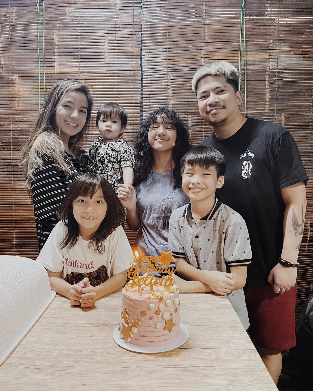Sheila Marcia bersama keempat buah hatinya