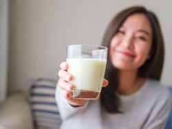 Buka Puasa Minum Susu, Apakah Aman untuk Kesehatan?
